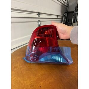 New Left Tail Light Fits Ford Focus‎ 2000-03 FO2800187 2S4Z13405AA 2S4Z-13405-AA